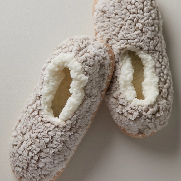 Free People Shoes - BRAND NEW IN PACKAGE Free People Soft Sherpa Ballerina Slippers S/M